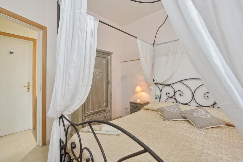 Maison Romantique Санта-Мария-ди-Кастеллабате Номер фото